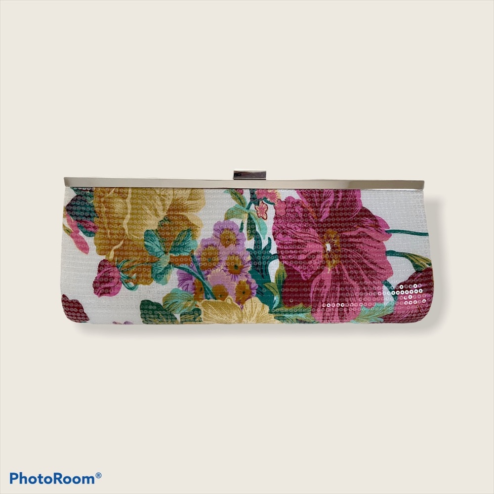 Women’s Floral Clutch